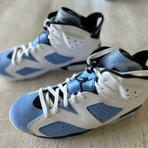 Air Jordan 6 Retro. University Blue/Black/ College Navy/White
Size M 10.5 / W 12